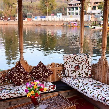 Hotel White House Group Of Houseboats Srīnagar Exterior foto