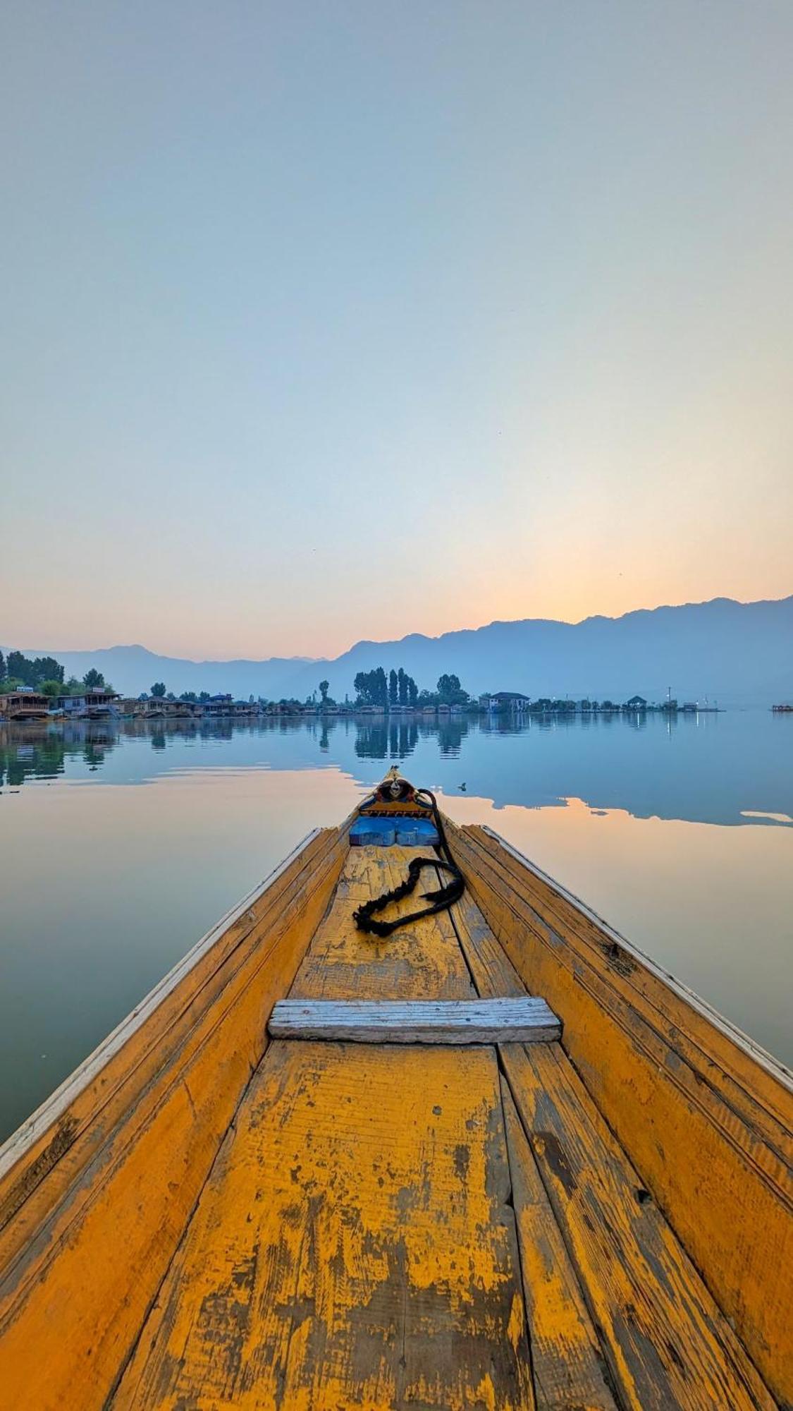 Hotel White House Group Of Houseboats Srīnagar Exterior foto