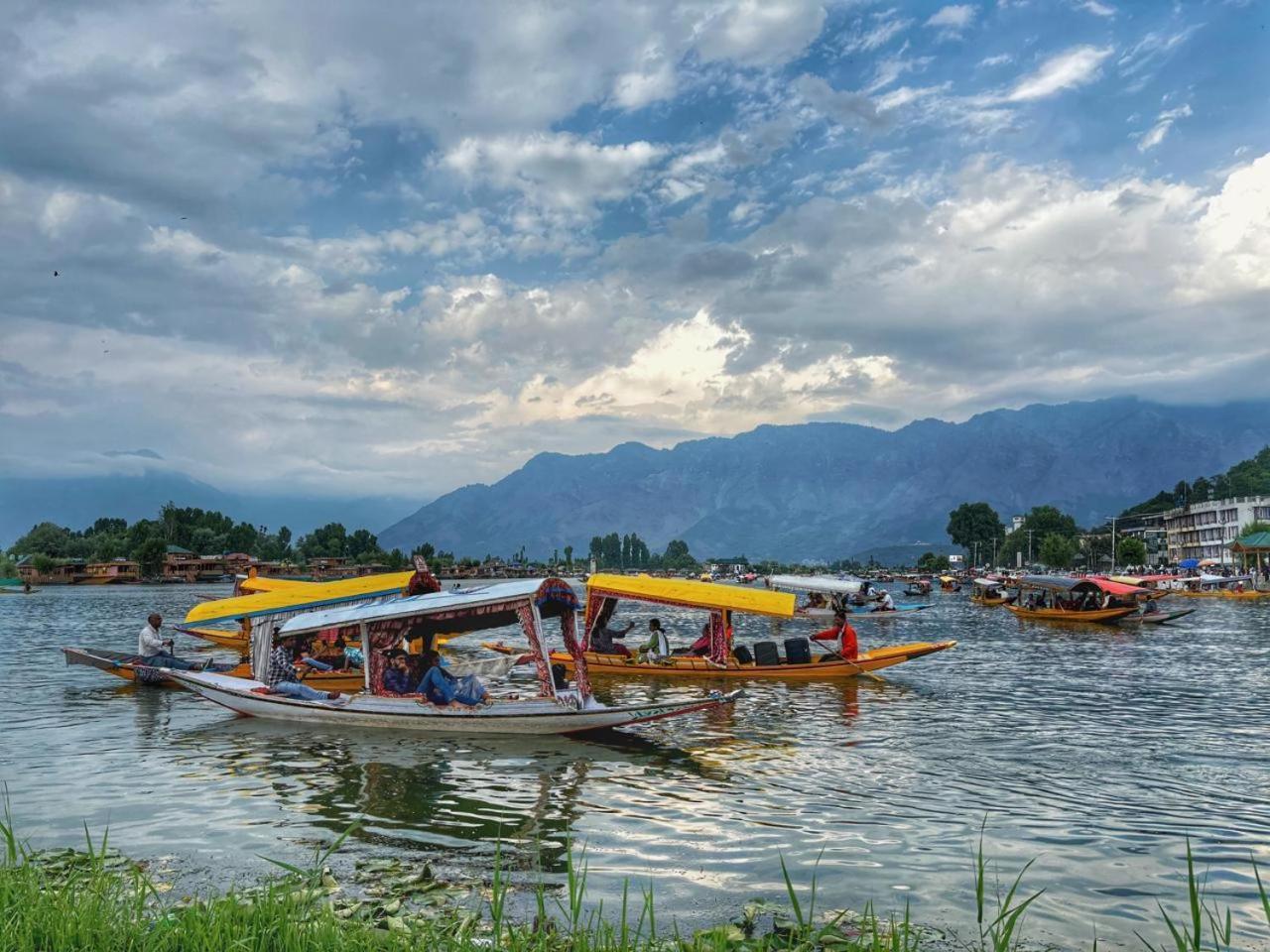 Hotel White House Group Of Houseboats Srīnagar Exterior foto