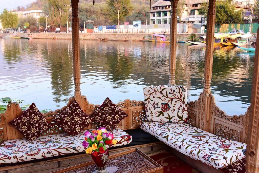 Hotel White House Group Of Houseboats Srīnagar Exterior foto