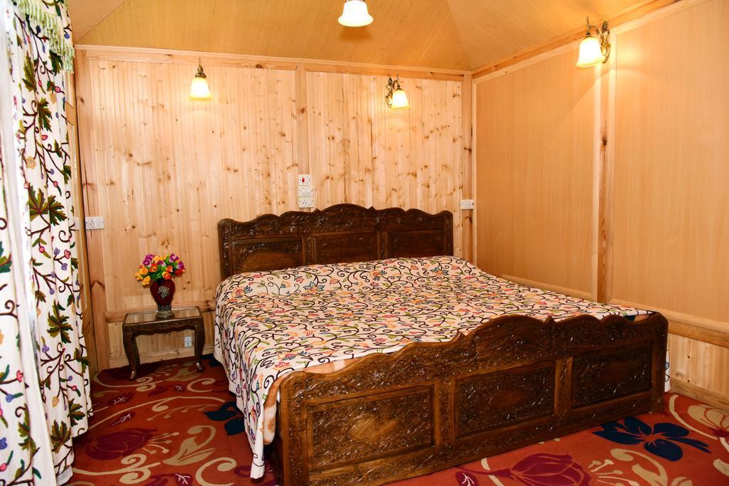 Hotel White House Group Of Houseboats Srīnagar Exterior foto