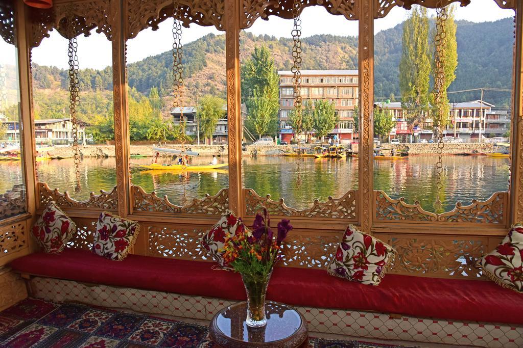 Hotel White House Group Of Houseboats Srīnagar Exterior foto
