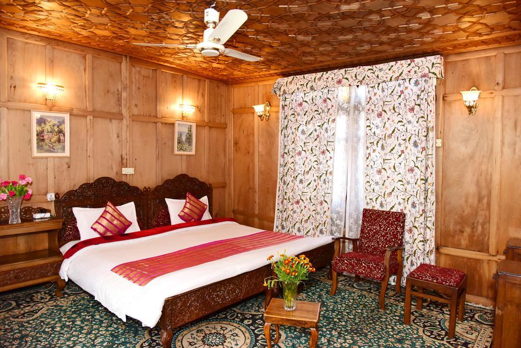 Hotel White House Group Of Houseboats Srīnagar Exterior foto