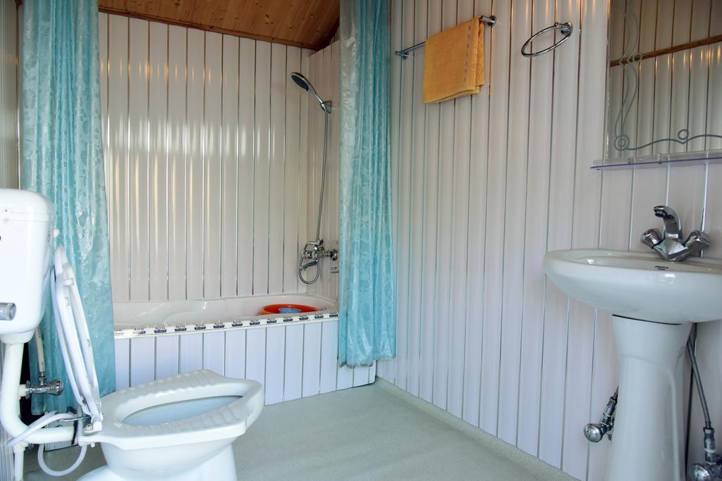 Hotel White House Group Of Houseboats Srīnagar Exterior foto